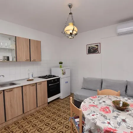 Apartments Crni Ante *