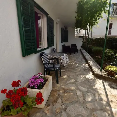 Apartments Crni Ante Primošten